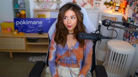 pokimane nudes leaked|POKIMANE SHOWS HER TITS ON TWITCH LIVE STREAM。